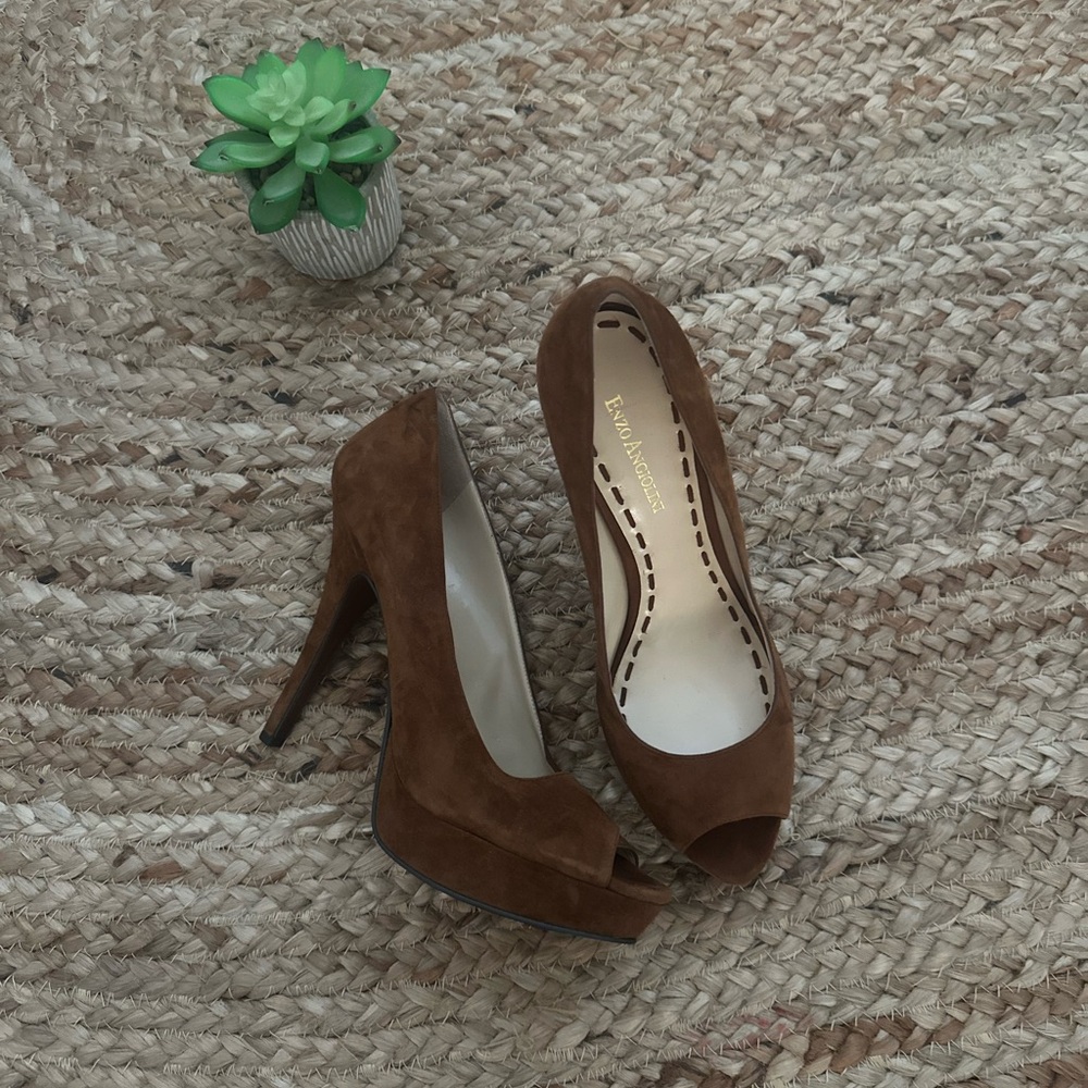 BROWN SUEDE HEELS
